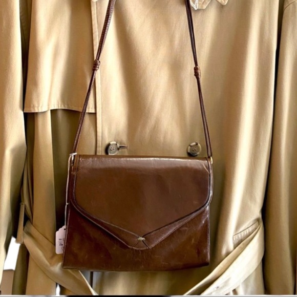 Bally Handbags - EUC VINTAGE BALLY CROSSBODY LEATHER BAG